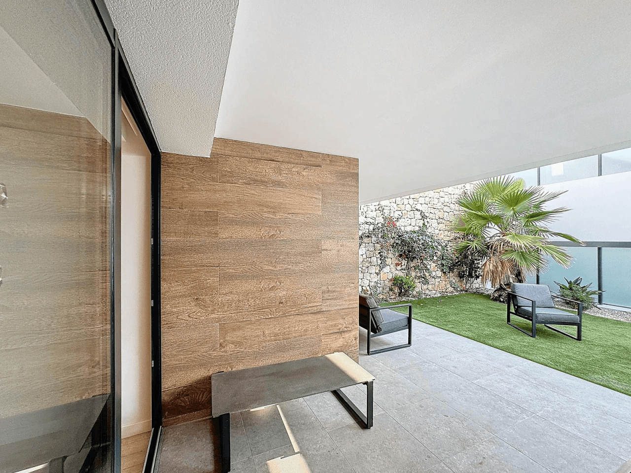 Cumbre del Sol apartamento moderno con jardín privado