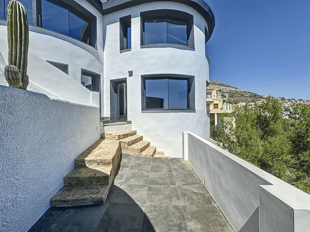 Cumbre del Sol villa reformada con impresionantes vistas al mar