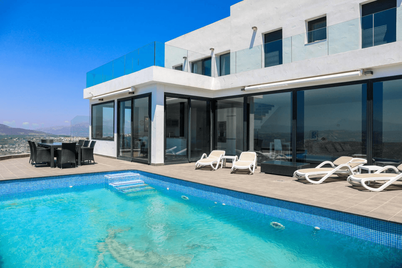 Cumbre del Sol villa moderna con impresionantes vistas al mar
