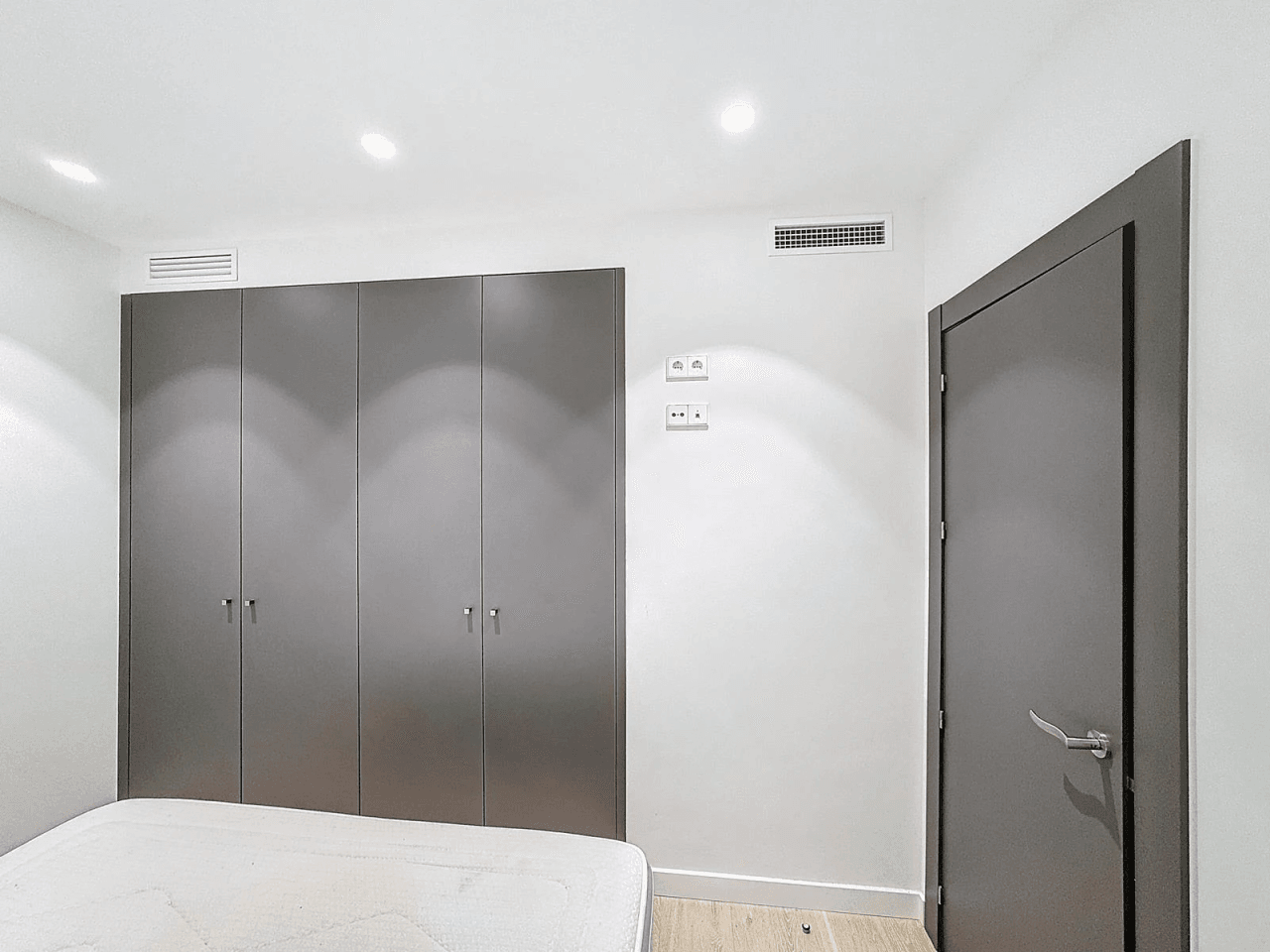 Cumbre del Sol apartamento moderno con jardín privado