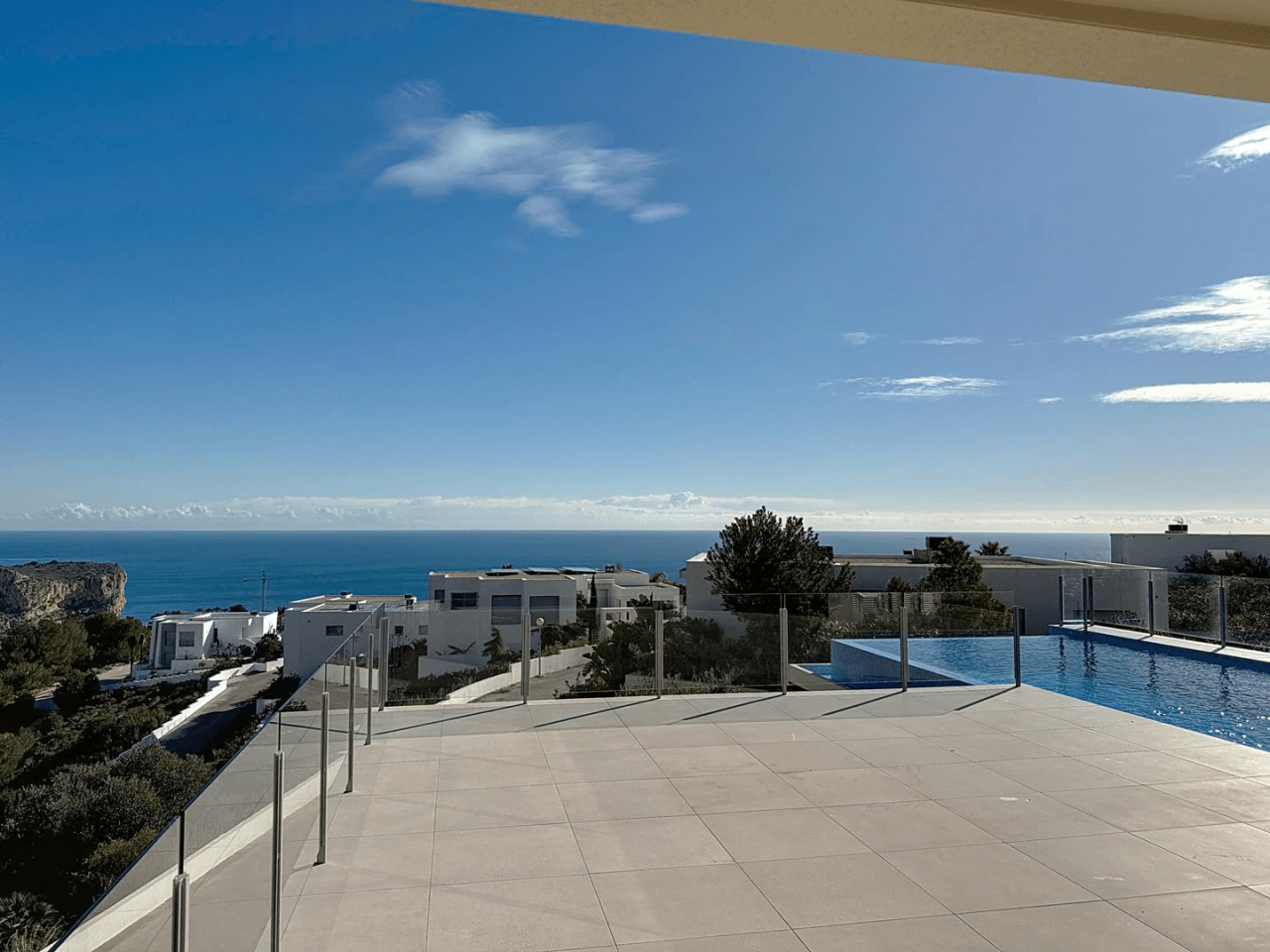 Cumbre del Sol impresionante villa moderna con espectaculares vistas al mar