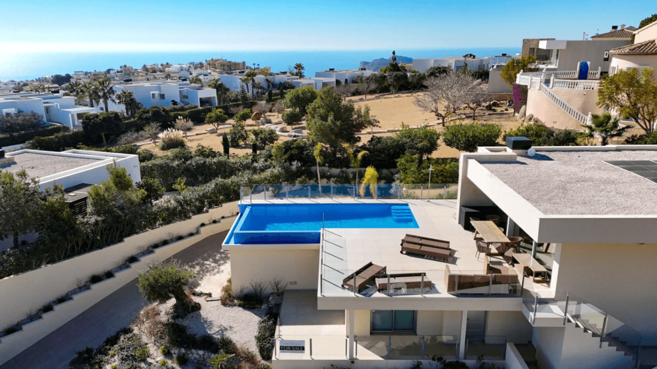 Cumbre del Sol impresionante villa moderna con espectaculares vistas al mar