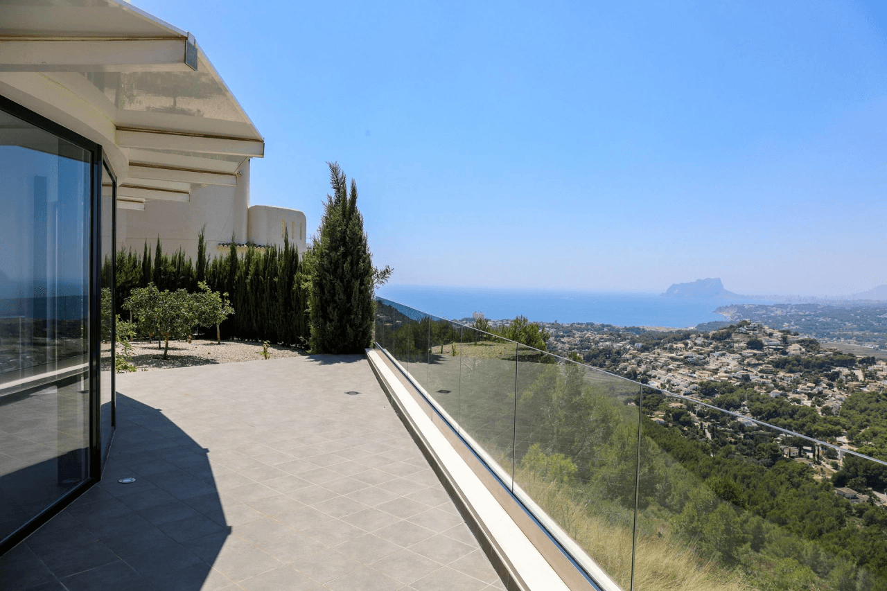 Cumbre del Sol villa moderna con impresionantes vistas al mar